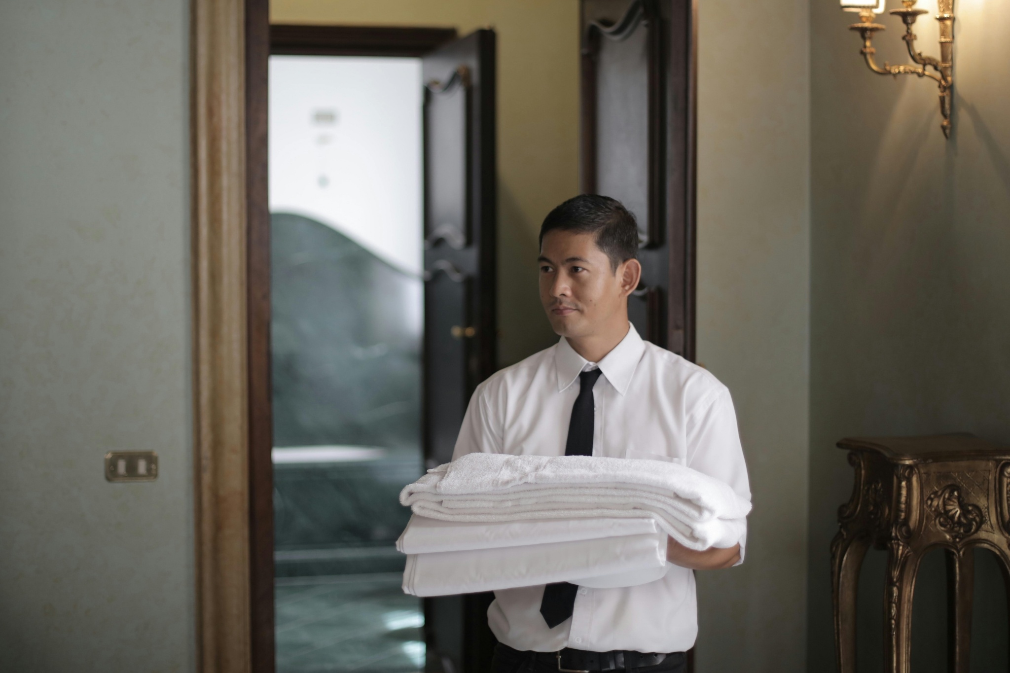 Su that ve gio check-in, check-out khach san hinh anh