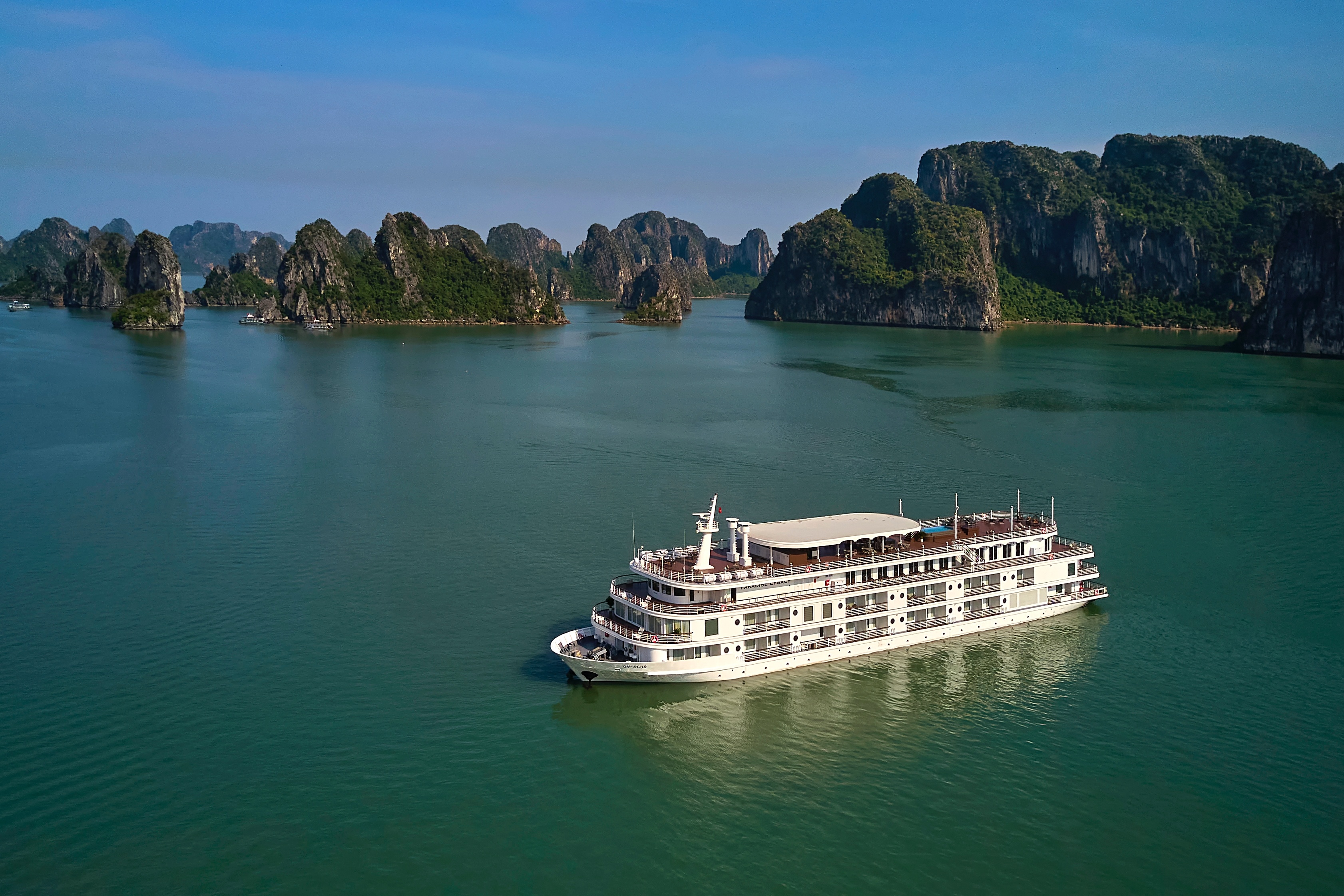 Cuoc dua lam moi tuyen du thuyen tren vinh Ha Long hinh anh