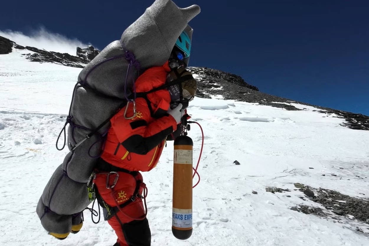 Pha cuu ho gay chia re tai Everest hinh anh