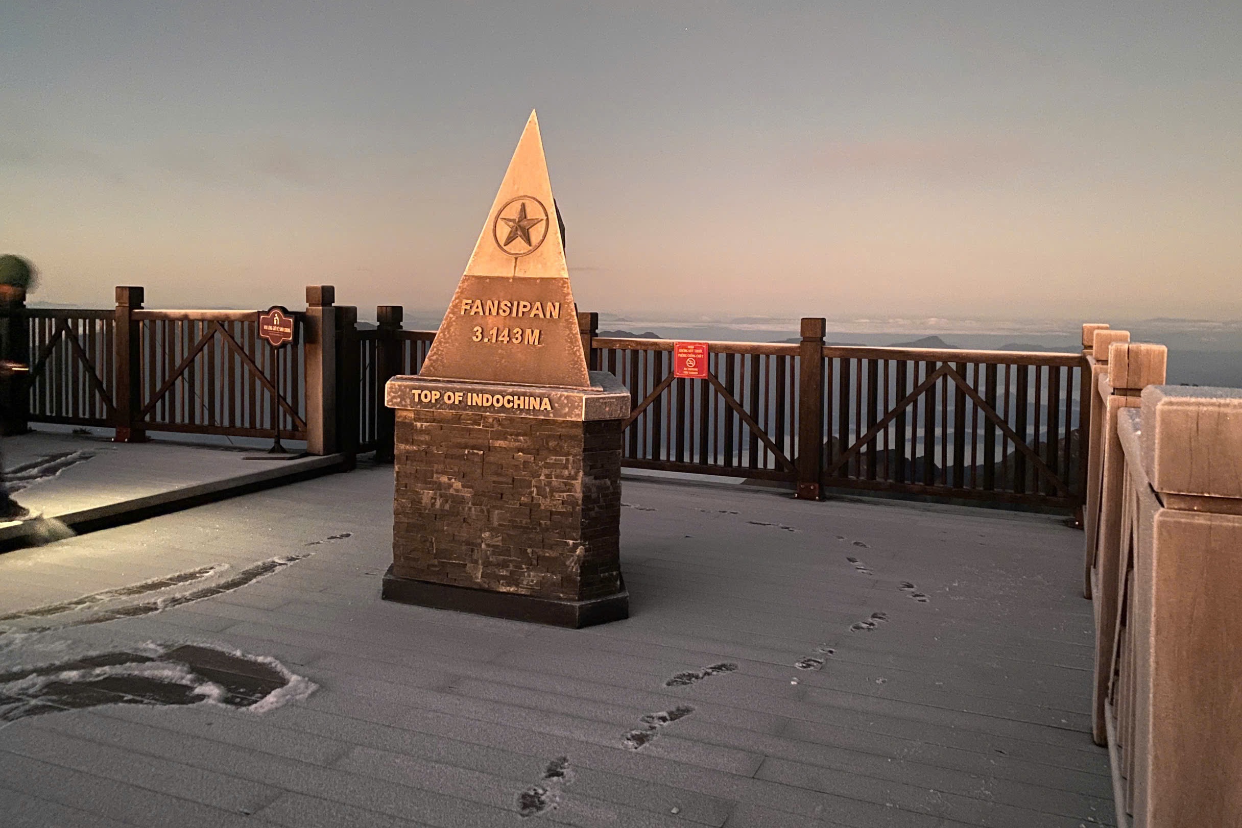 Bang gia day nhat dau mua phu trang dinh Fansipan hinh anh