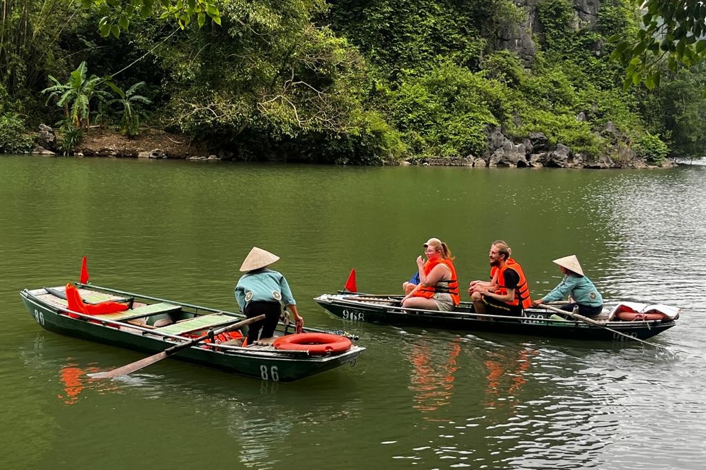 Khach An Do ke 9 ngay du lich cung nguoi la tai Viet Nam hinh anh