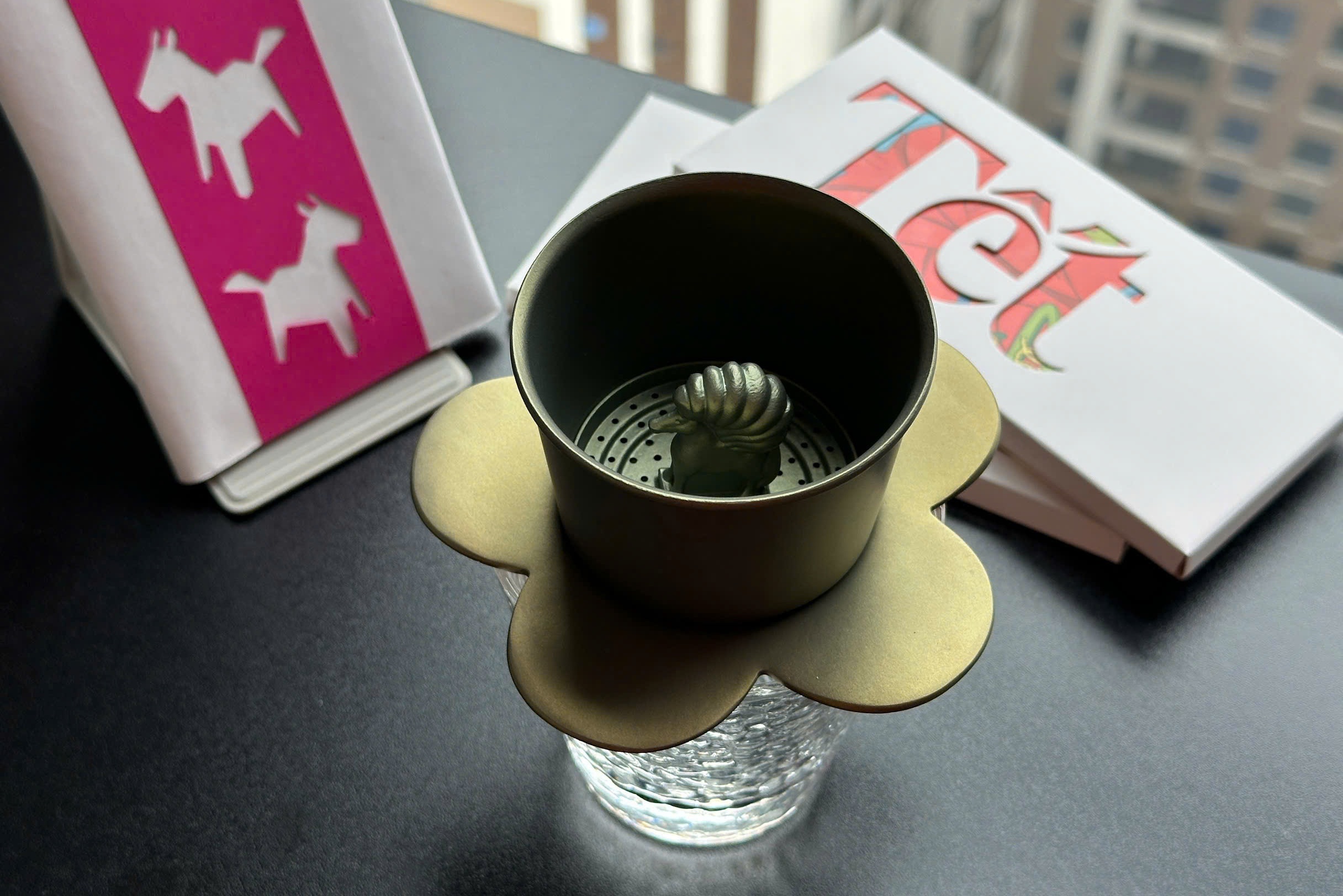 Tranh cai phin ca phe gan 27 trieu dong hinh anh