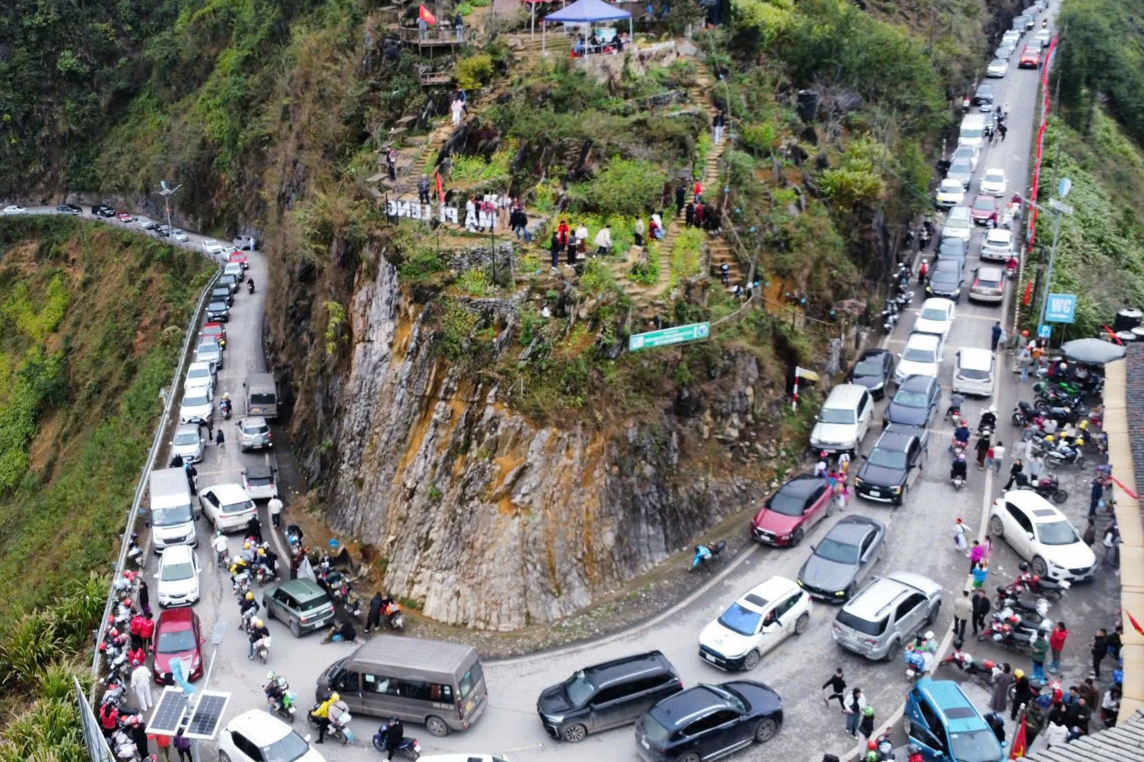 Vi sao Ha Giang 'that thu' ngay Tet? hinh anh