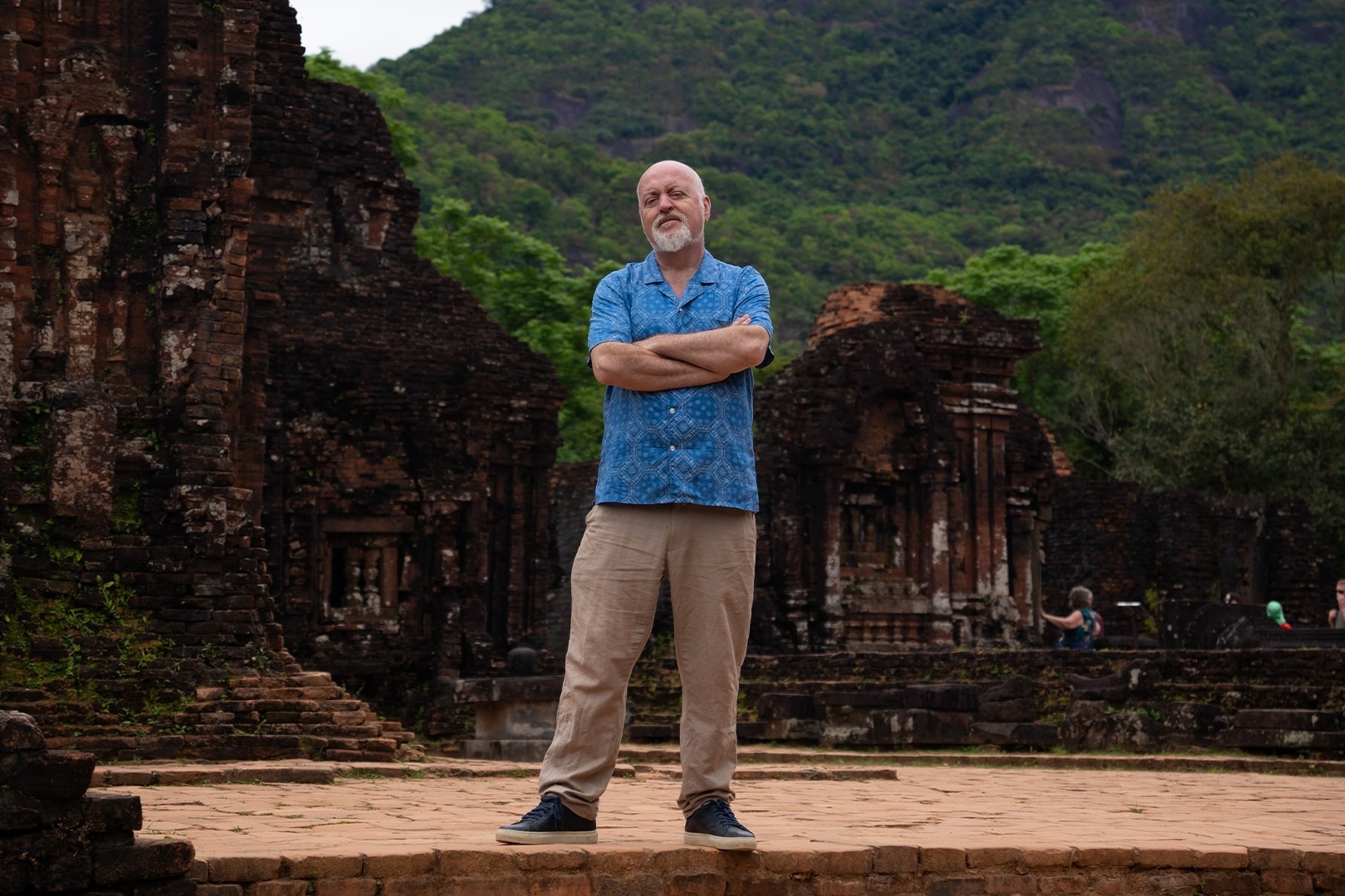 2 mat doi lap cua du lich Viet Nam trong mat dien vien noi tieng Anh hinh anh