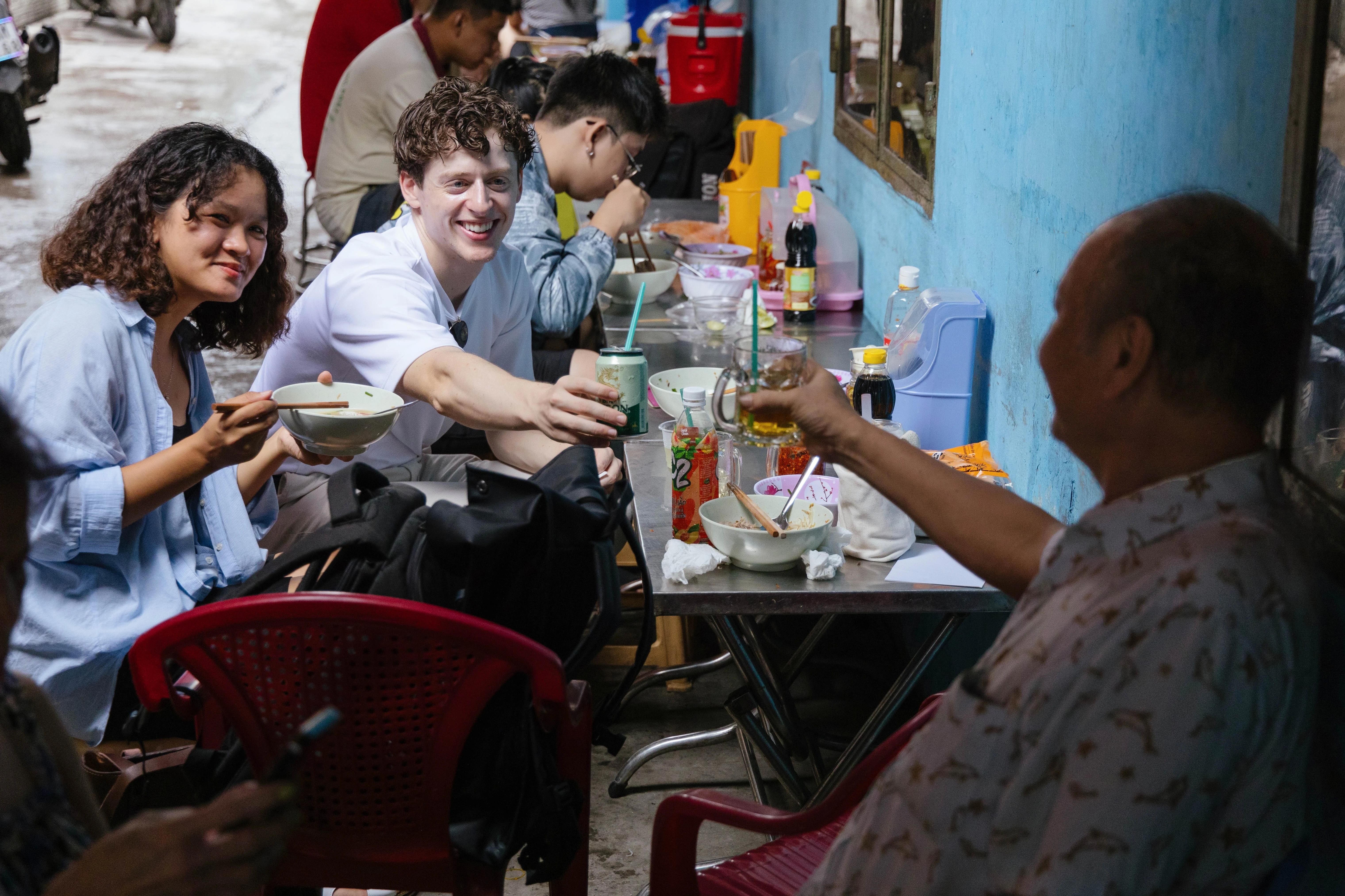 Khach Viet sanh an thu 2 chau A hinh anh