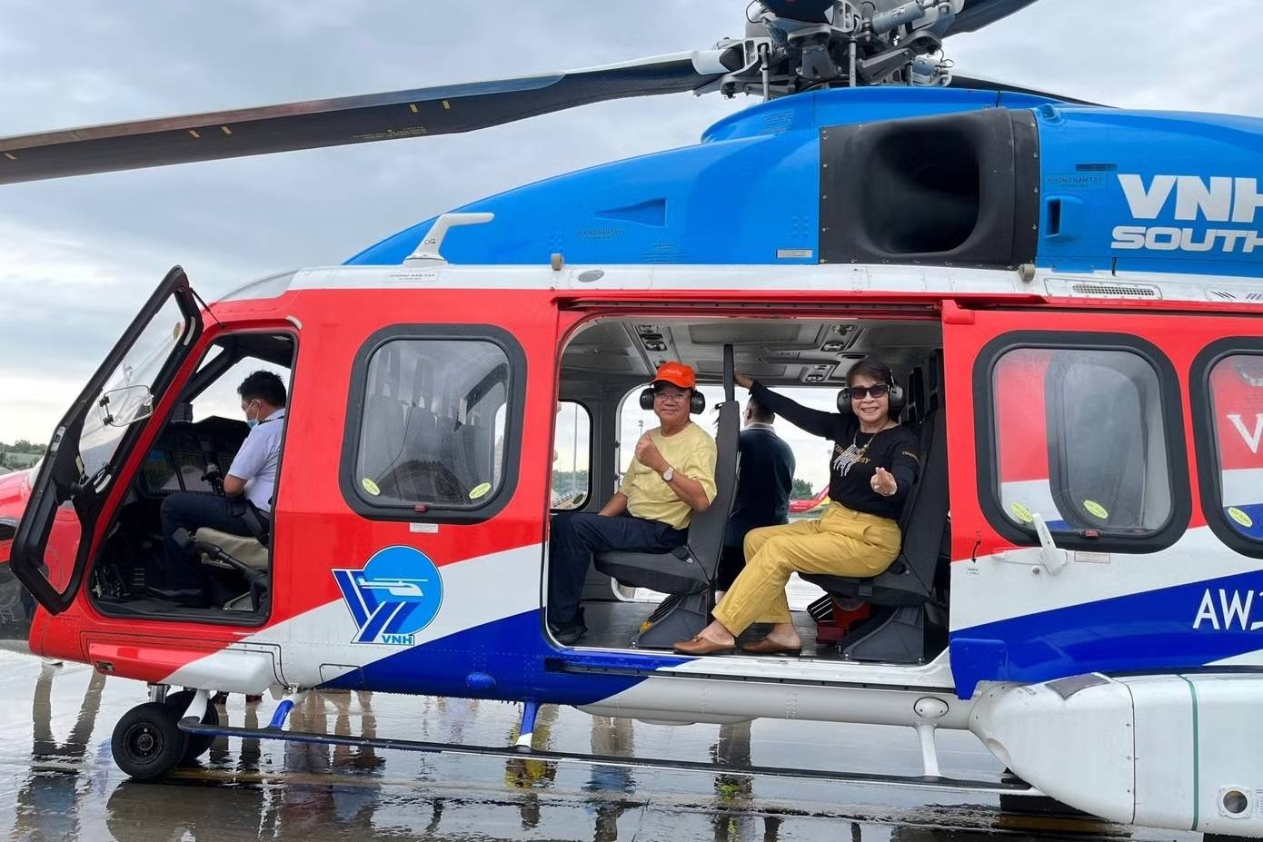 Bay truc thang ngam TP.HCM: Cu hich du lich hay phep thu day rui ro? hinh anh