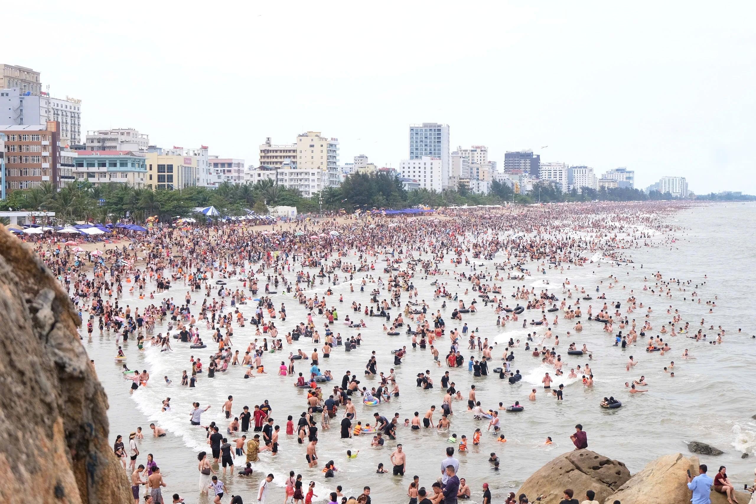 Xac minh hoa don bua hai san gan 18 trieu dong o Sam Son ngay 30/4 hinh anh