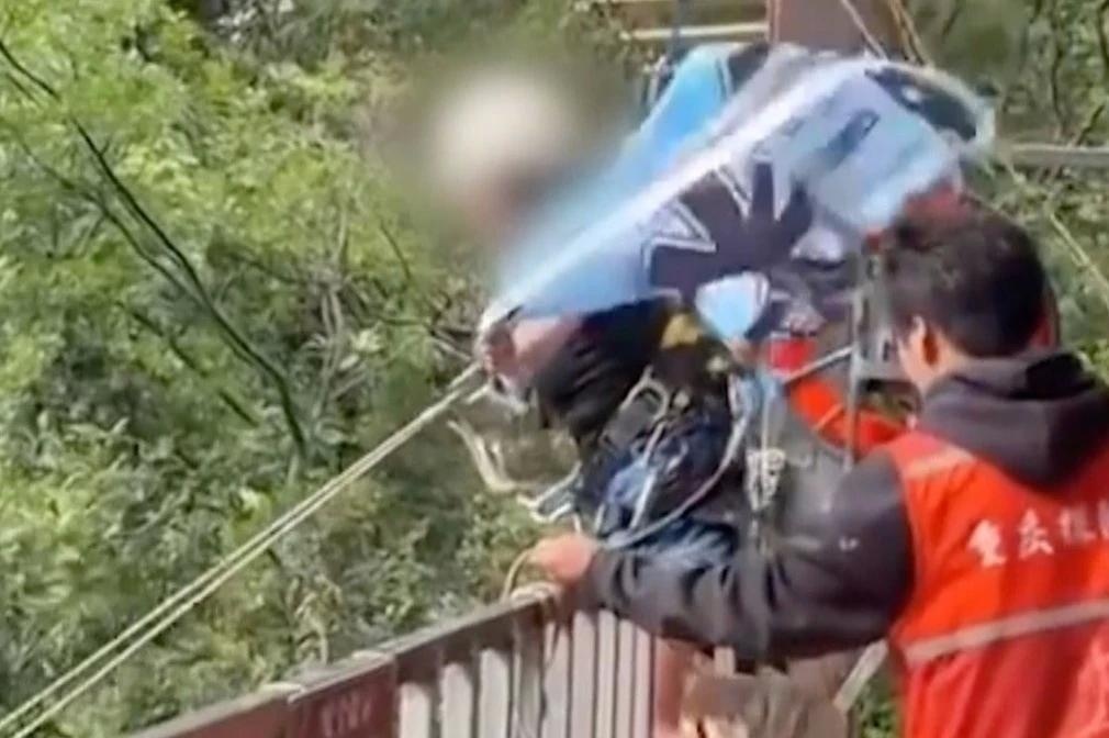 Cong bo nguyen nhan vu du khach roi khoi xich du vach nui tu vong hinh anh