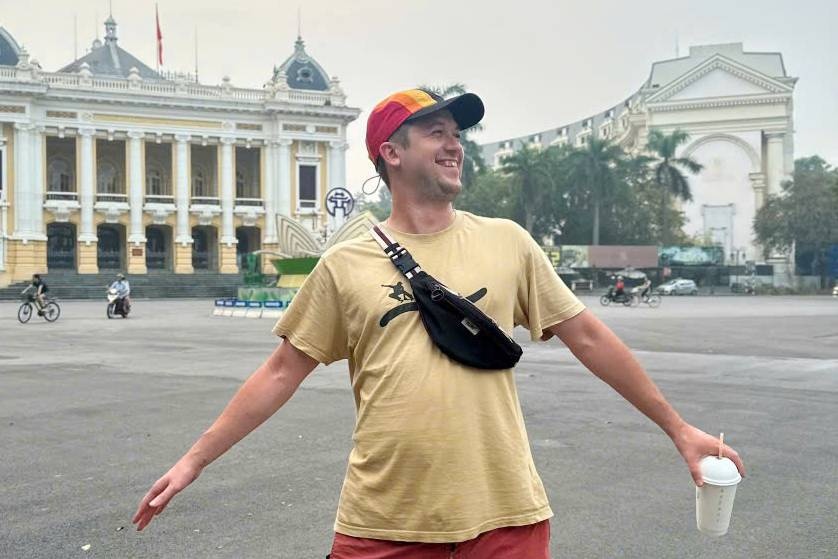 Anh Tay 'hoa tan' khi duoc nguoi dan Cao Bang moi uong ruou hinh anh