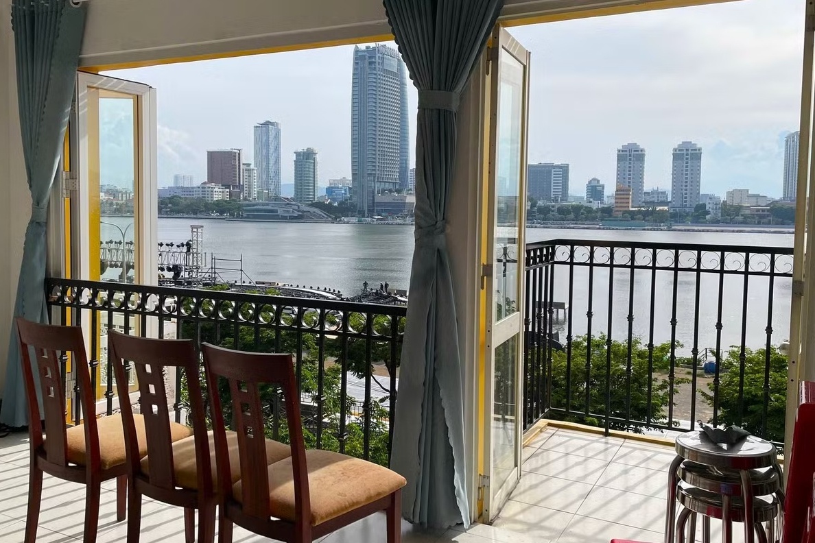 'Bong tay' mua cho ngoi xem phao hoa quoc te Da Nang tu ban cong hinh anh