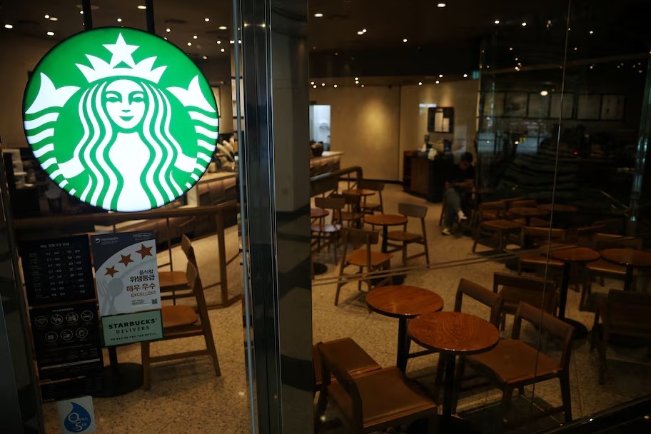 Starbucks Han Quoc tam dong tat ca cua hang de cuu van sai lam lich su hinh anh