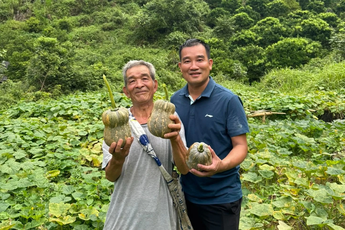 Thay gi khi can bo xa len mang quang ba du lich? hinh anh