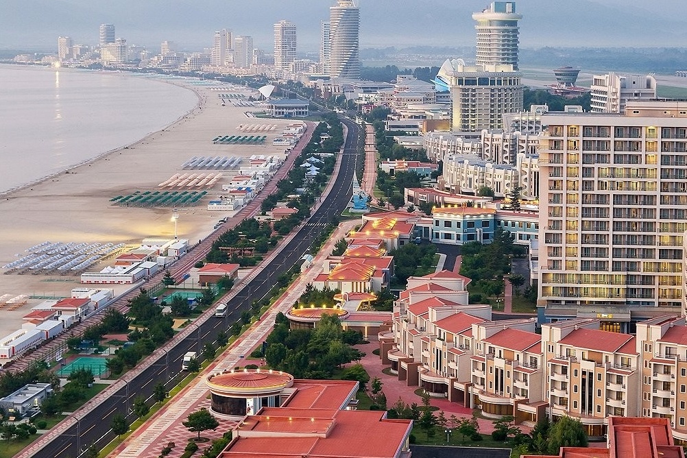 Trieu Tien nang cap 'sieu resort' ven bien hinh anh