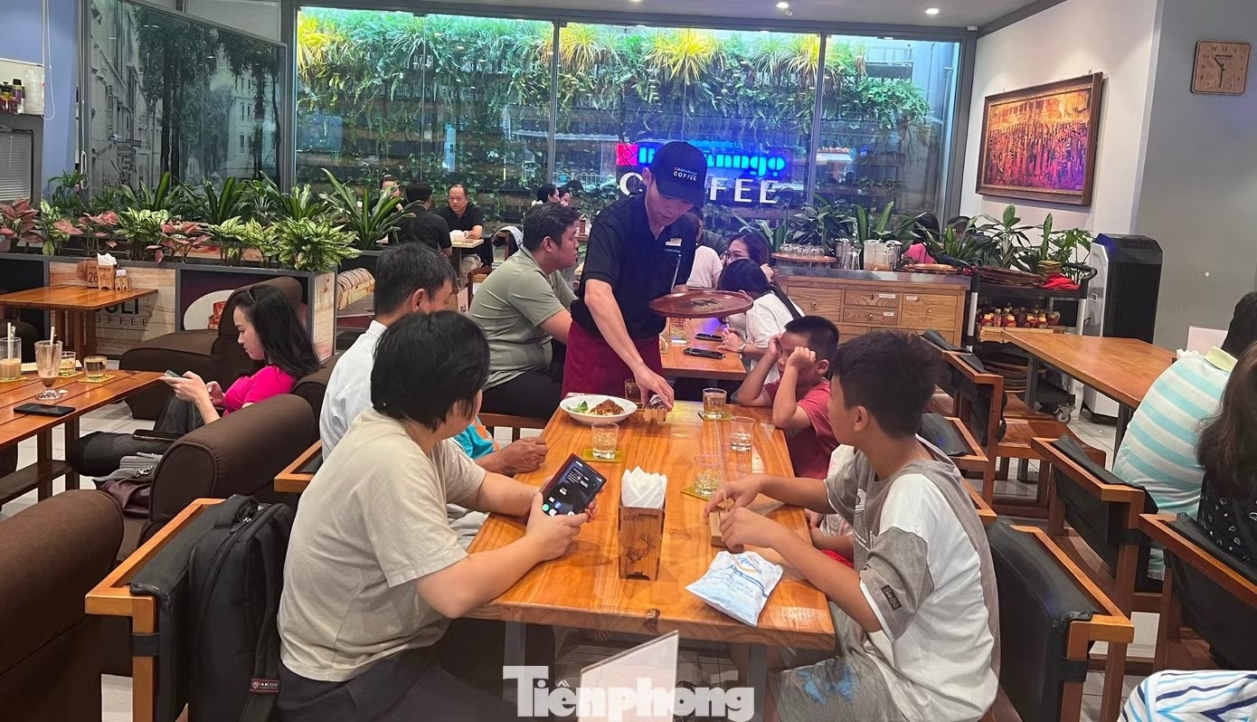 qu&aacute;n c&agrave; ph&ecirc; ảnh 1
