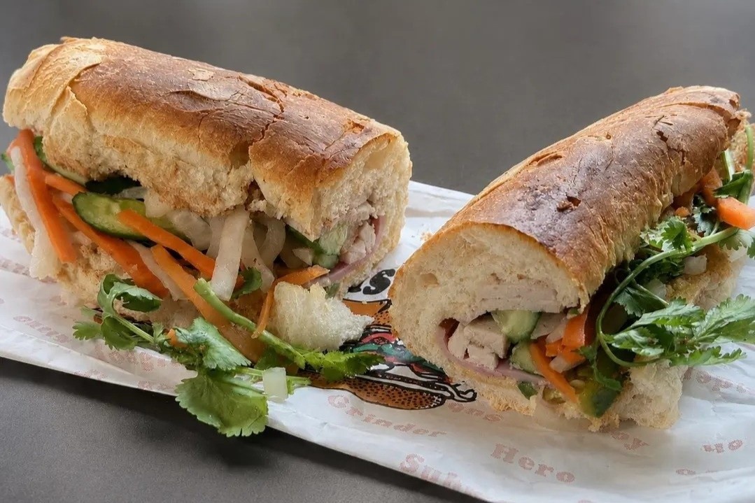 Quán Việt ở Mỹ ghi điểm với bánh mì, cà phê sữa