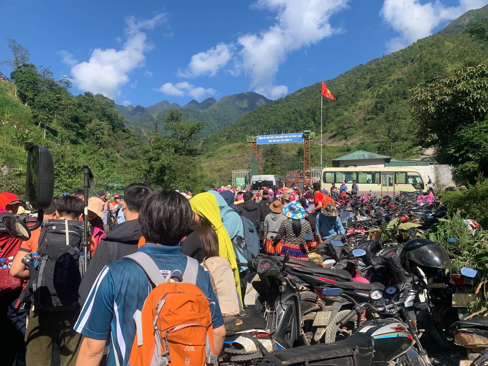 T&agrave; Ch&igrave; Nh&ugrave; ảnh 1