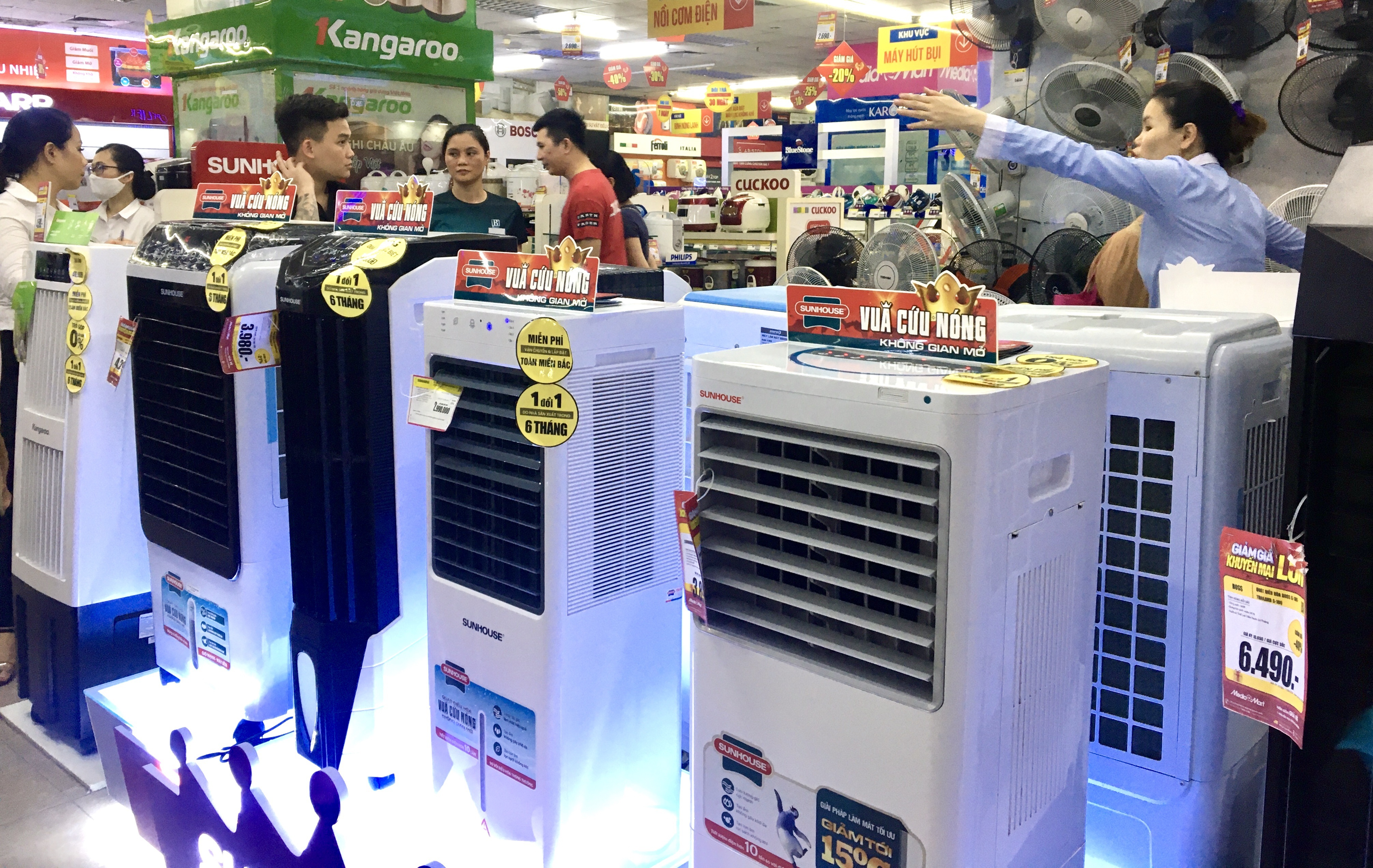 Nang nong gay gat, san pham lam mat ban dat hang hinh anh