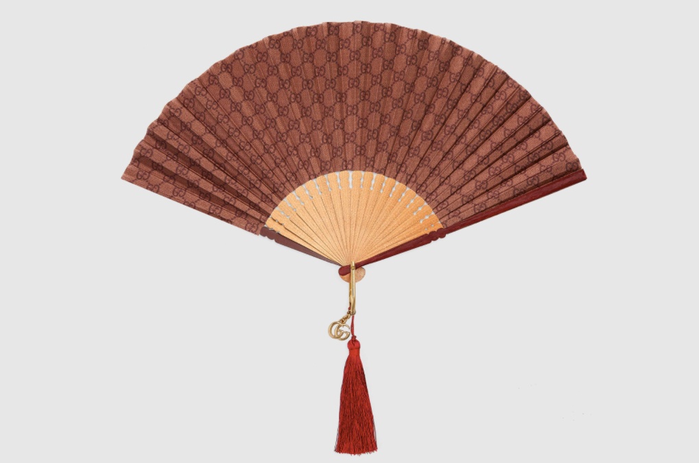 Mot chiec quat cam tay co gia gan 25 trieu dong hinh anh