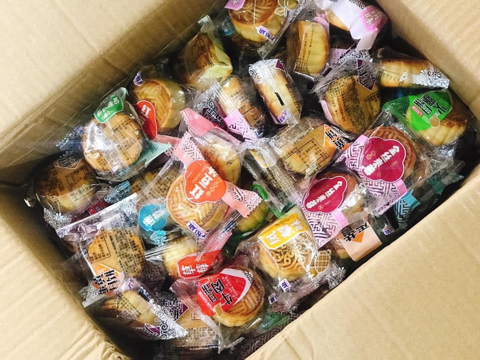 Banh trung thu Trung Quoc nhap lau gia re anh 1