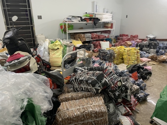 Triet pha kho hang chua gan 8.000 san pham thoi trang nhap lau hinh anh