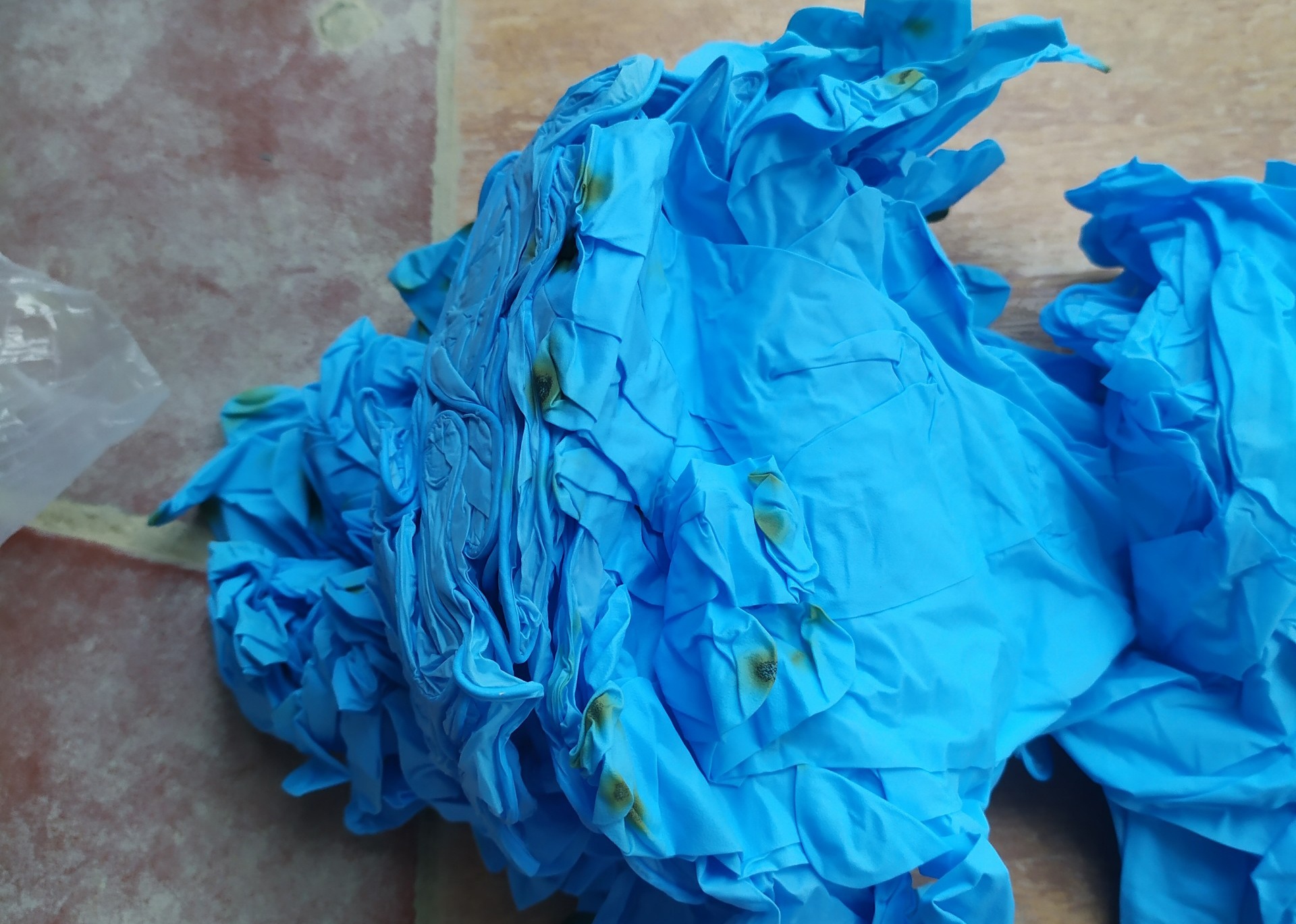 Thu giu hon 8 tan gang tay y te da qua su dung hinh anh