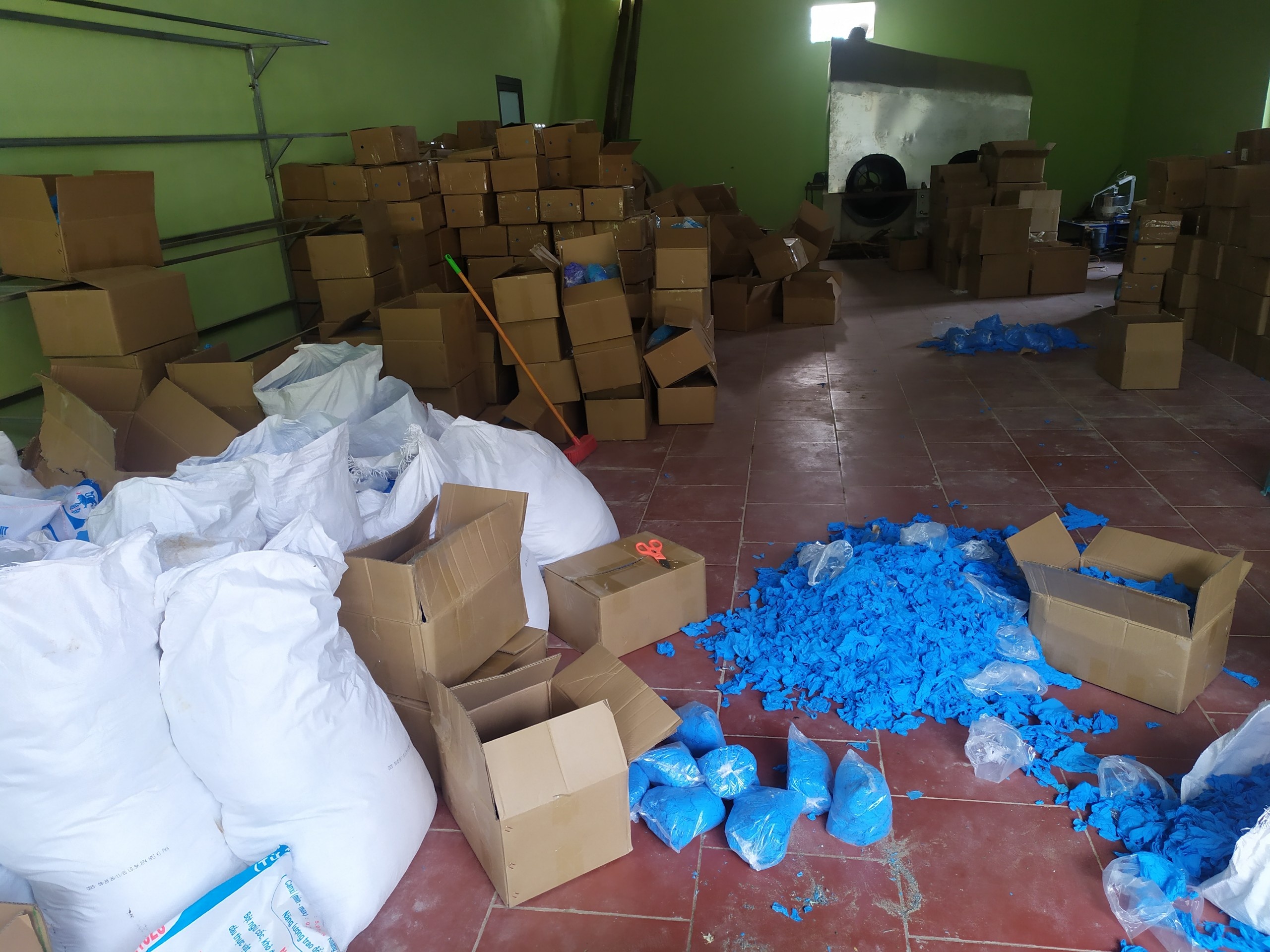 Bat hon 8 tan gang tay y te da qua su dung anh 1