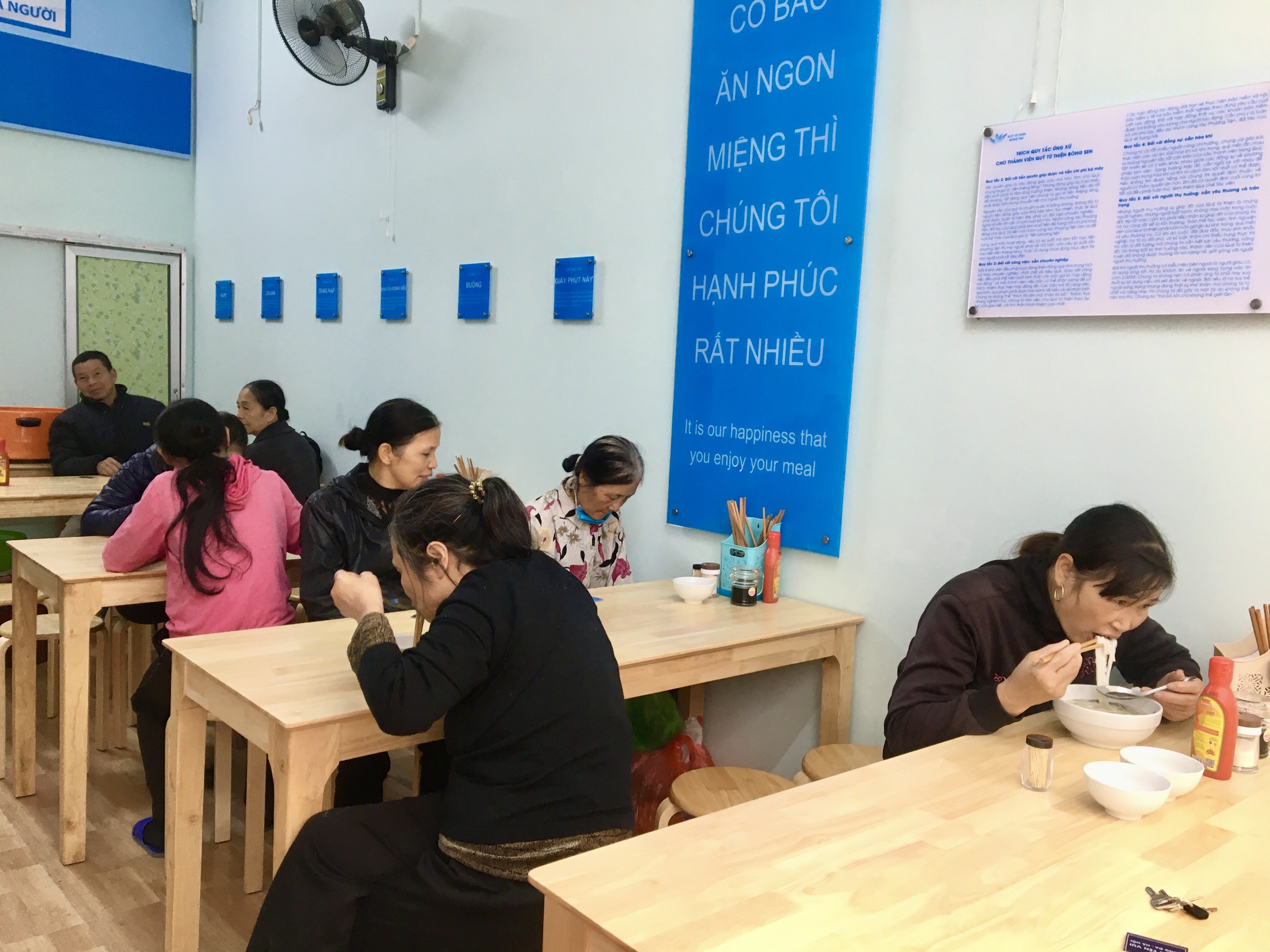 Dieu dac biet trong quan com 2.000 dong o Ha Noi anh 1