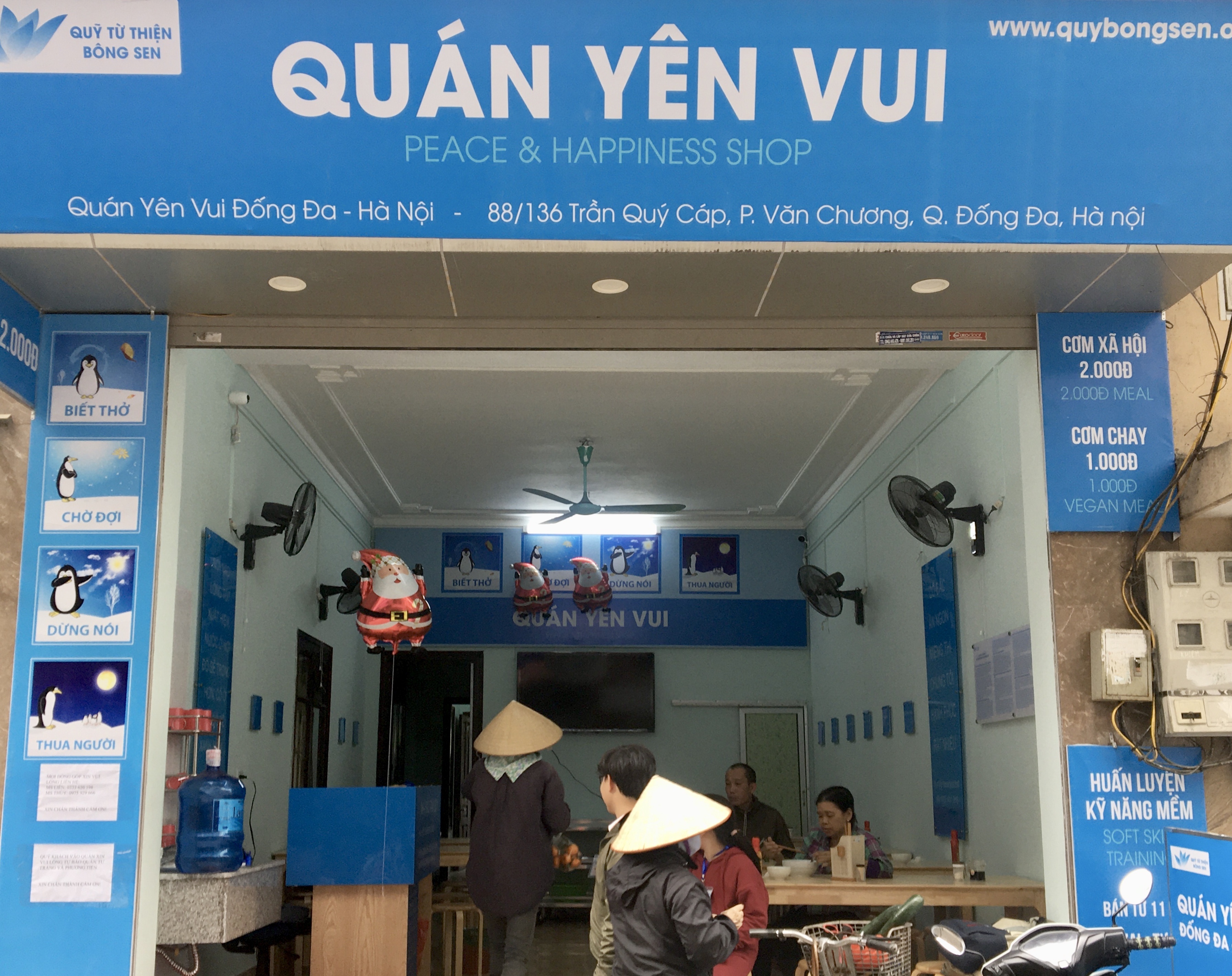Điều đặc biệt trong quán cơm 2.000 đồng ở Hà Nội ảnh 3 Dieu dac biet trong quan com 2.000 dong o Ha Noi anh 3
