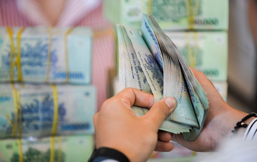 Dang sau thuong Tet cao cua nhan vien ngan hang hinh anh