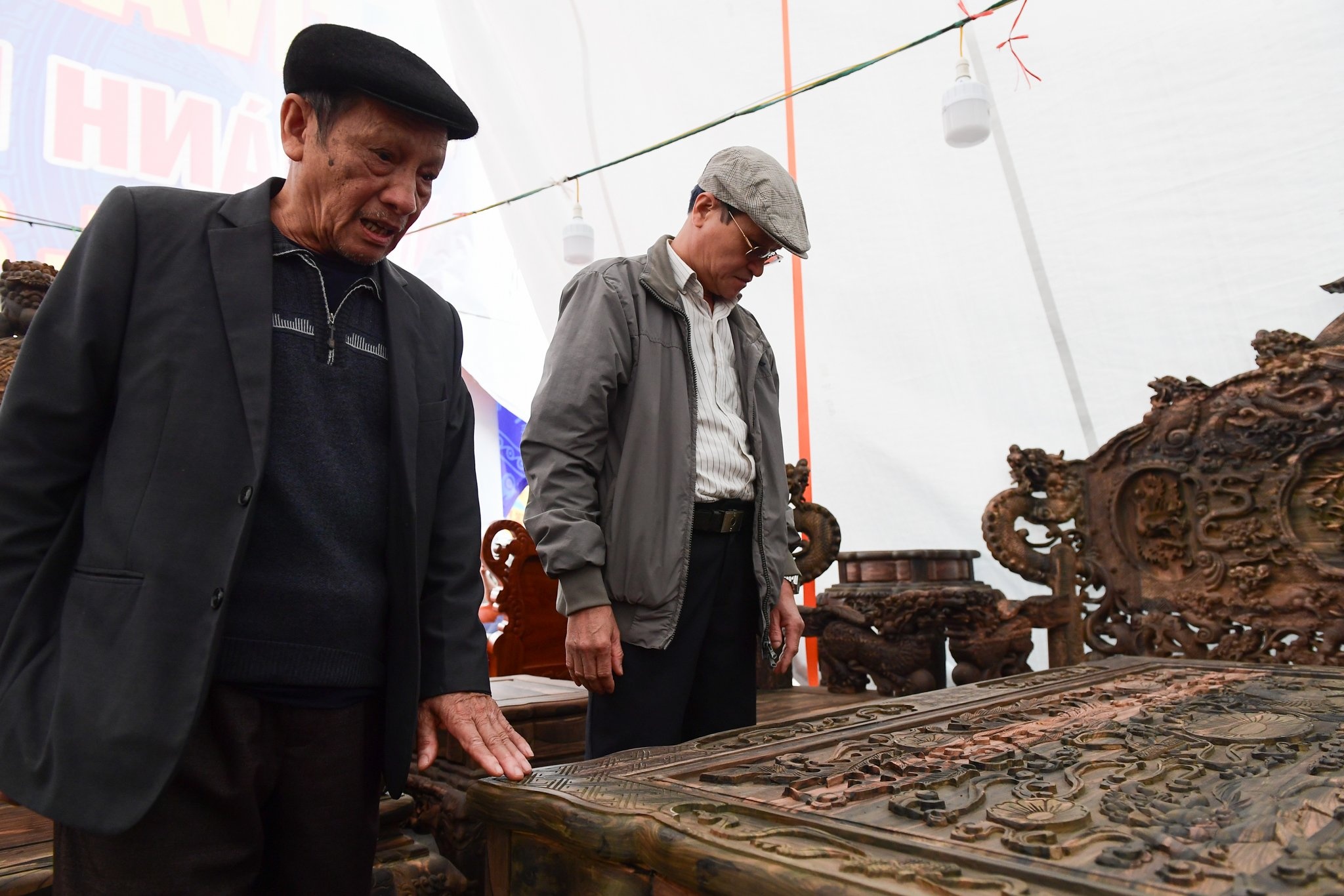 Bo ban ghe go Nu Khao gan 3 ty dong o Ha Noi anh 10