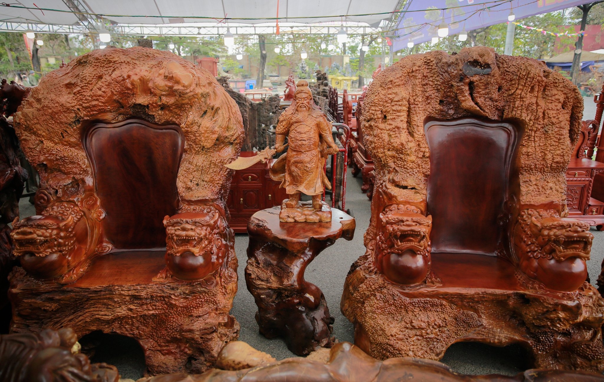 Bo ban ghe go Nu Khao gan 3 ty dong o Ha Noi anh 2