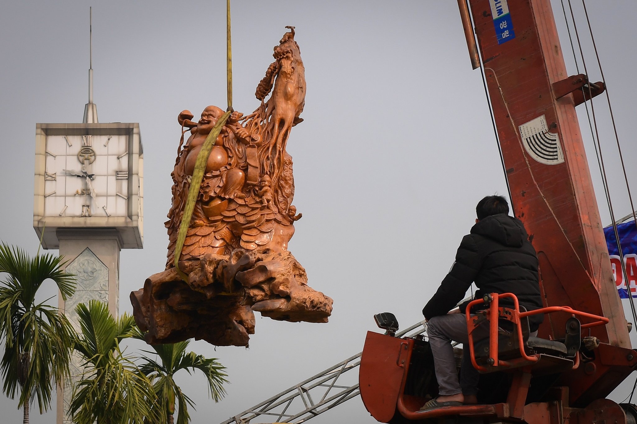 Bo ban ghe go Nu Khao gan 3 ty dong o Ha Noi anh 5