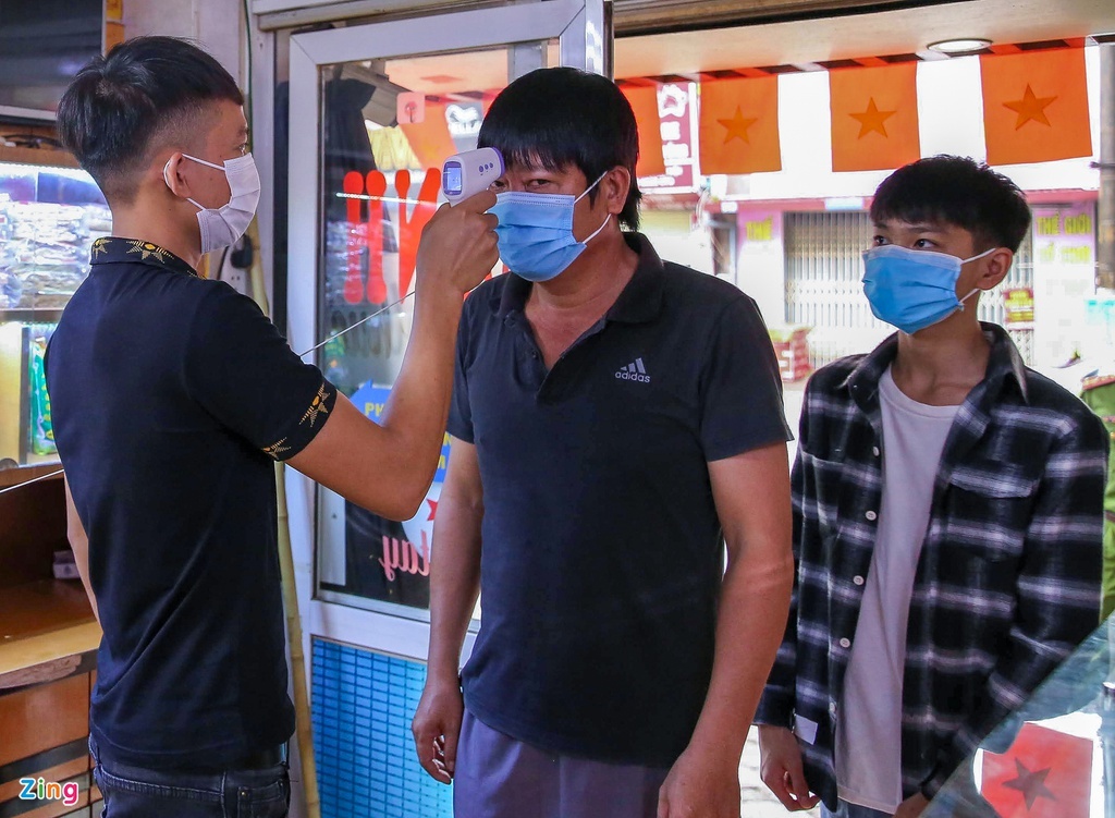 Nhieu nha hang bi huy tiec anh 2