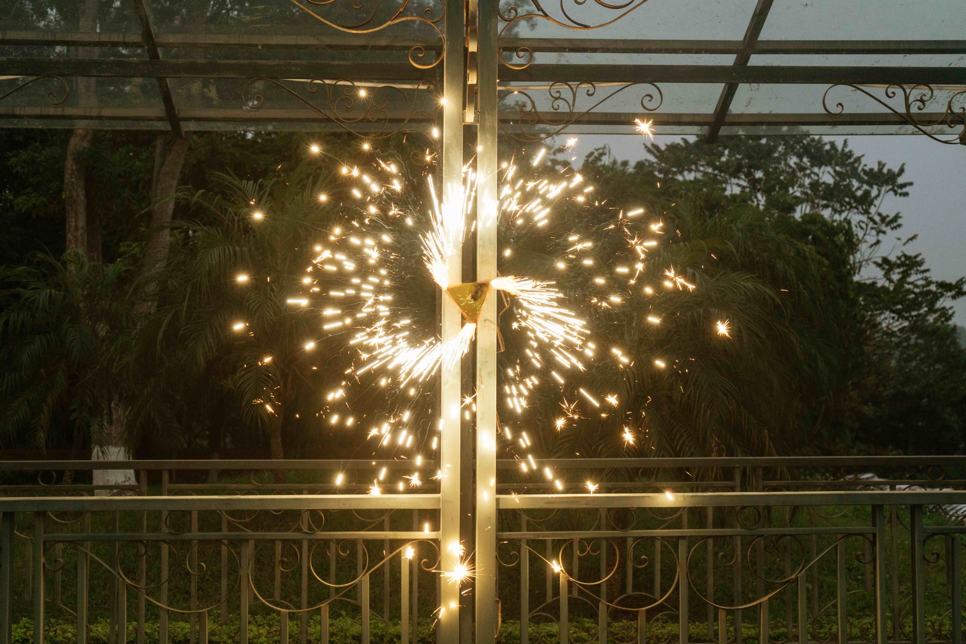 Gia ban phao hoa khong tieng no anh 1