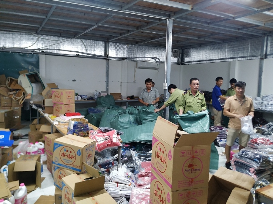 Kho hang gia, hang nhai lon nhat Ninh Binh bi triet pha hinh anh