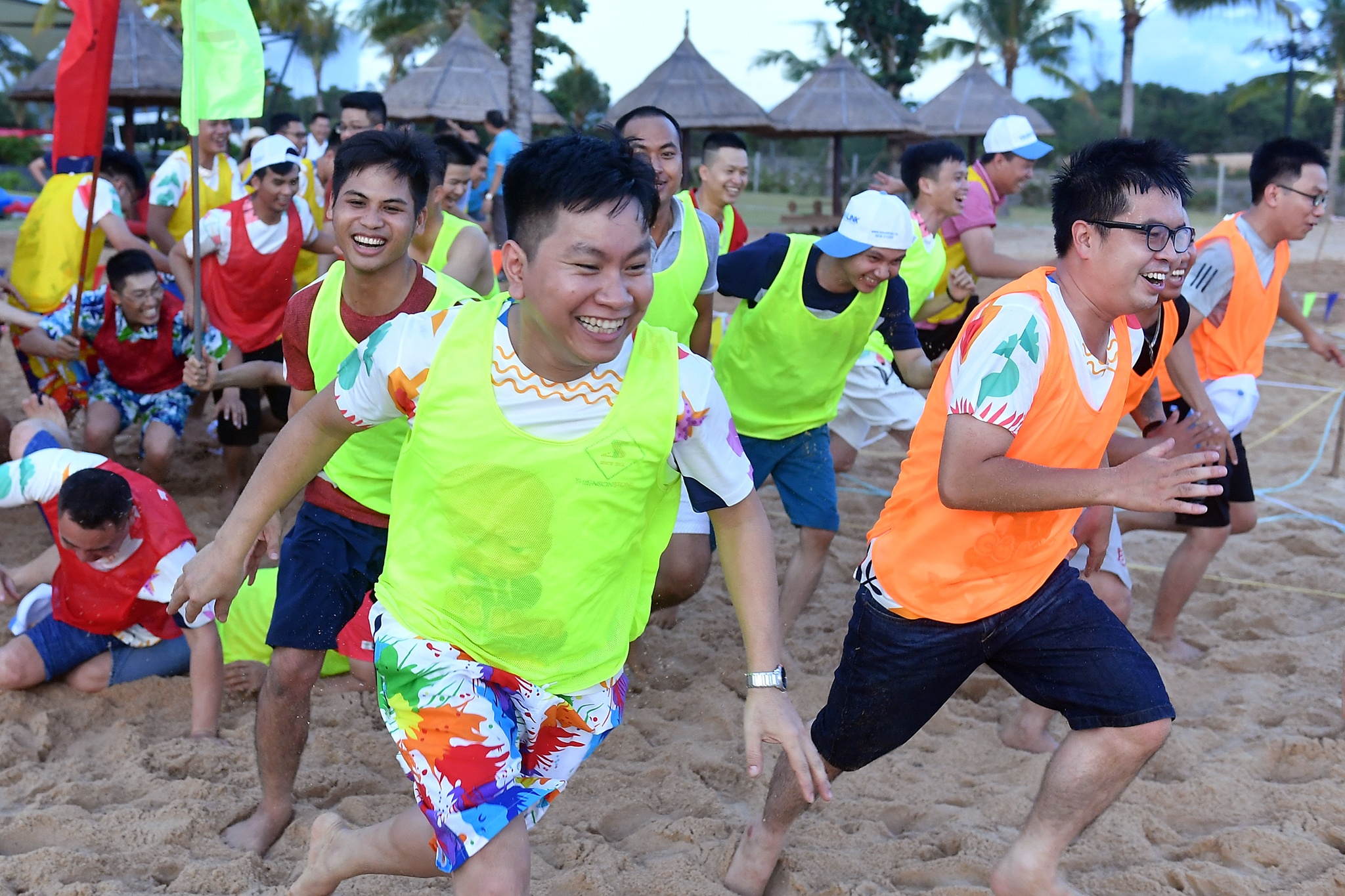 Cong ty du lich lo lang vi khach ruc rich huy tour dip 30/4-1/5 hinh anh