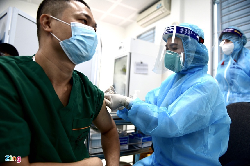 dung tien ung ho mua vaccine Covid-19 anh 1