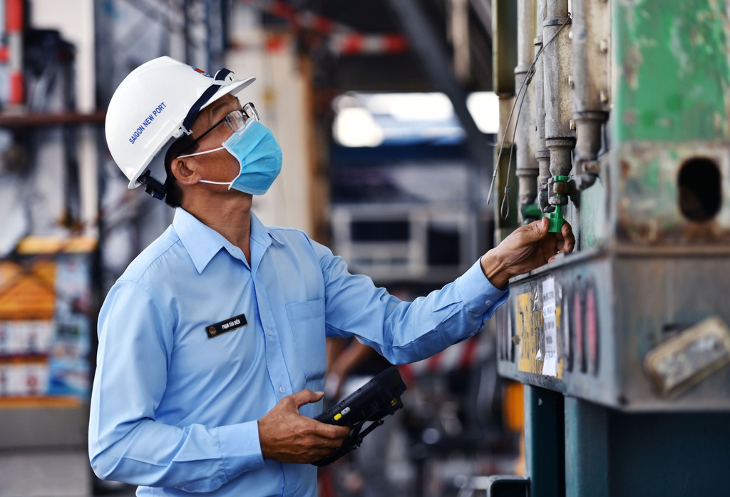 De xuat tiem vaccine khan cho lao dong nganh logistics hinh anh