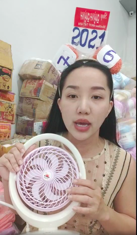 vợ Lê Dương Bảo Lâm livestreams ảnh 1 vo Le Duong Bao Lam livestreams anh 1