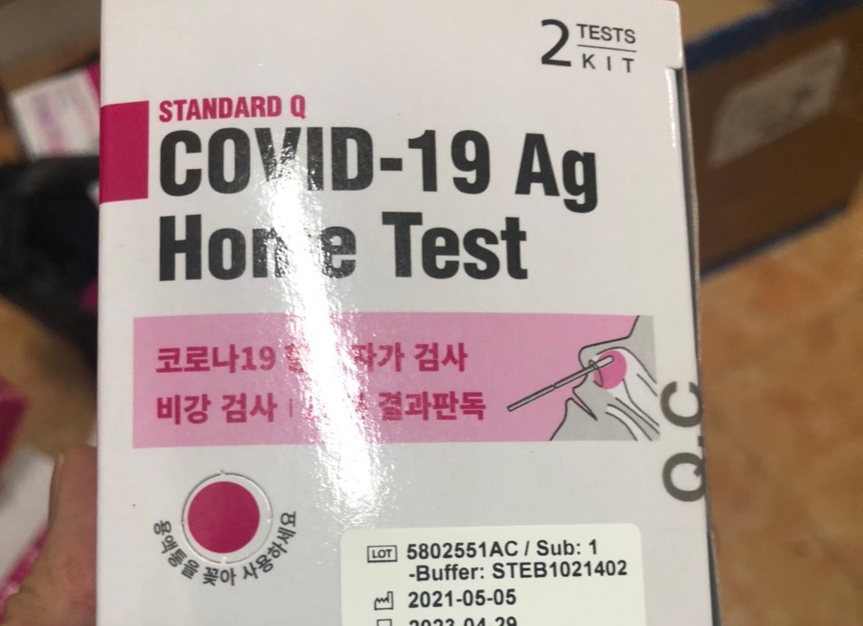 Bat lo kit test Covid-19 nhap lau tri gia khoang 170 trieu dong hinh anh