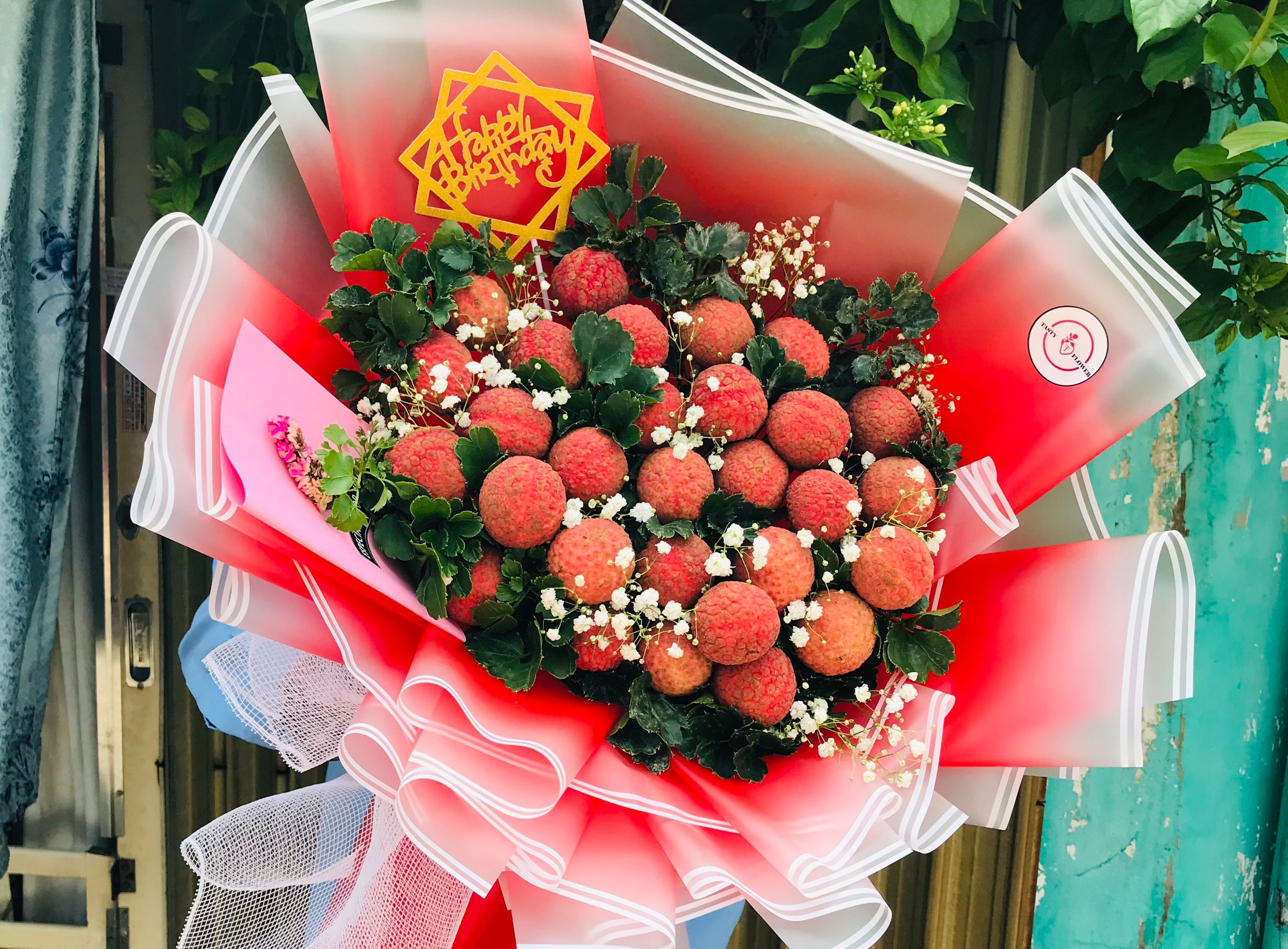 Bó hoa làm từ vải thiều ảnh 1 Bo hoa lam tu vai thieu anh 1