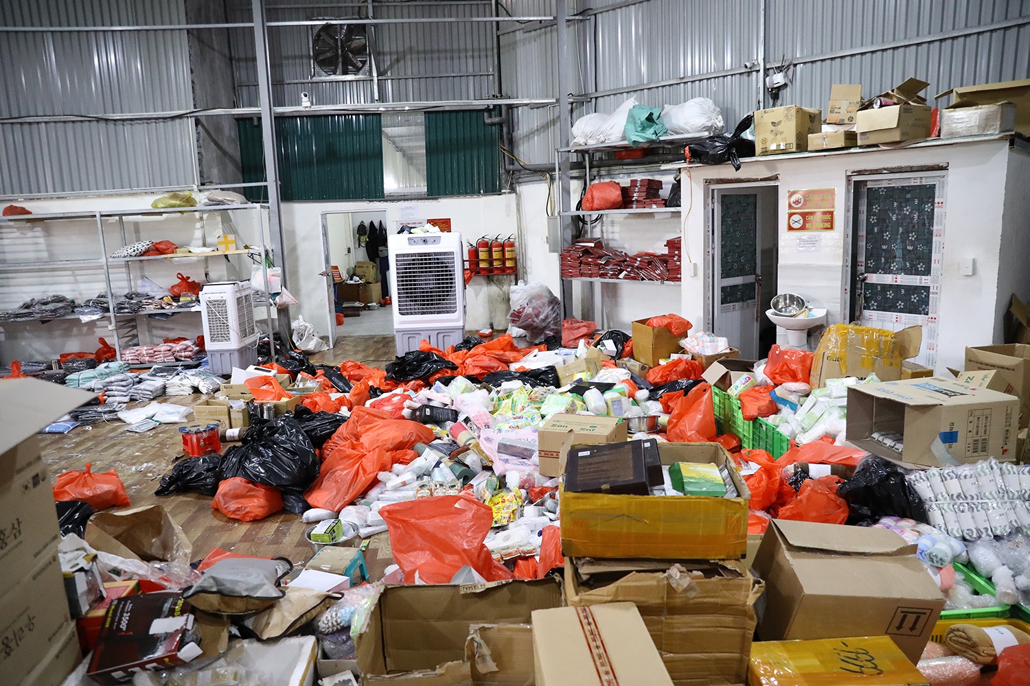 Tan cong 8 tu diem tap ket hang khong ro nguon goc anh 1