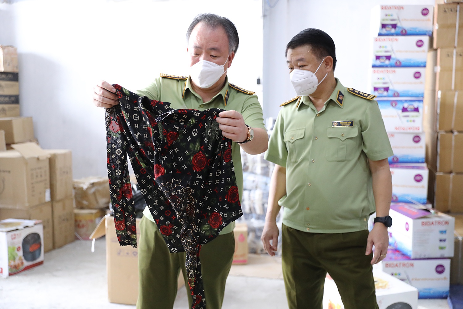 Tan cong 8 tu diem tap ket, livestream ban hang khong ro nguon goc hinh anh