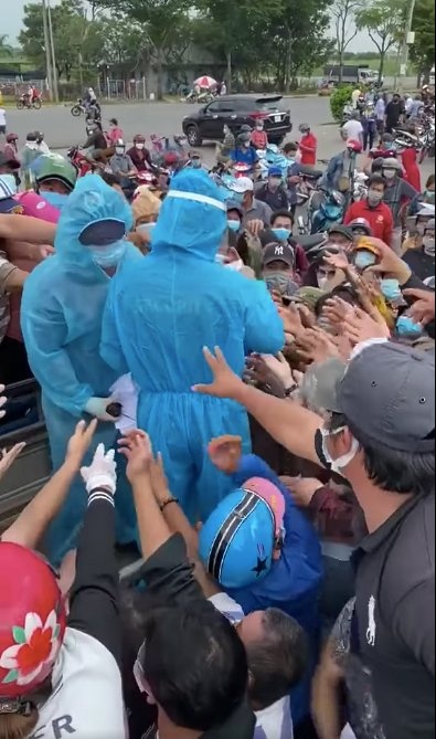 Chen lan o cho Binh Dien anh 1