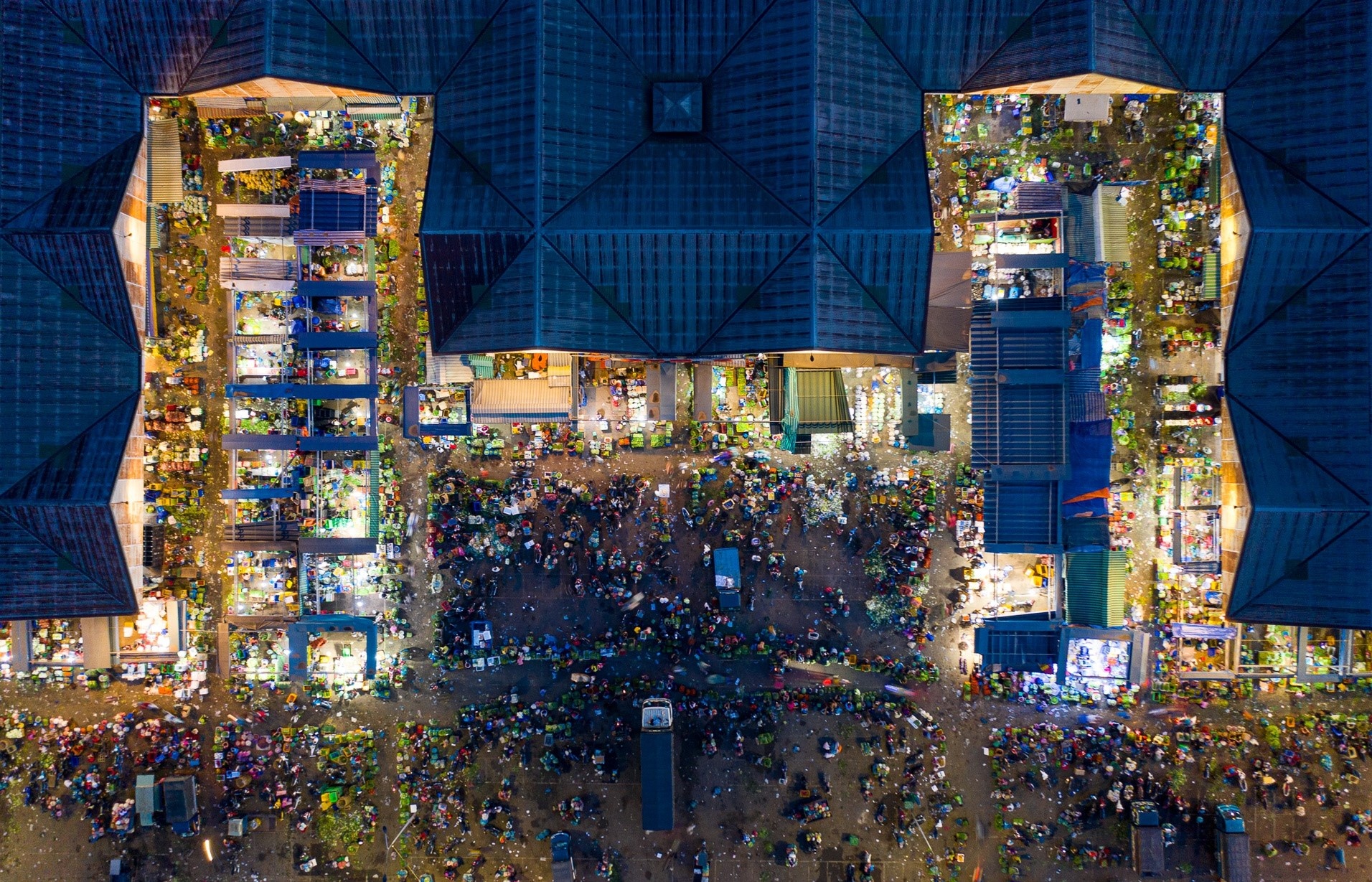 Hai cho dau moi dung hoat dong, TP.HCM co du nguon cung thuc pham? hinh anh