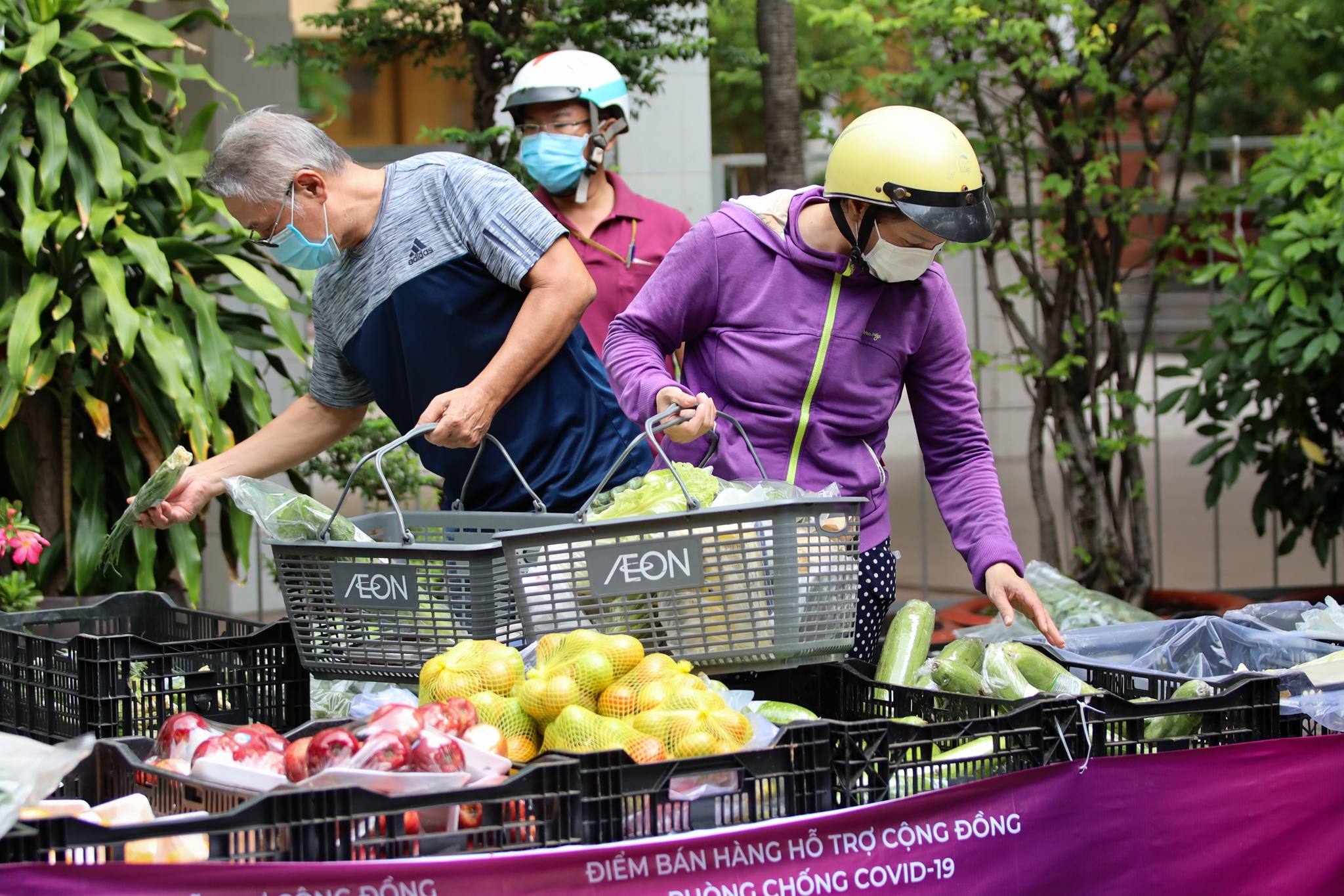 Gan 150 diem ban thuc pham luu dong tai TP.HCM hinh anh