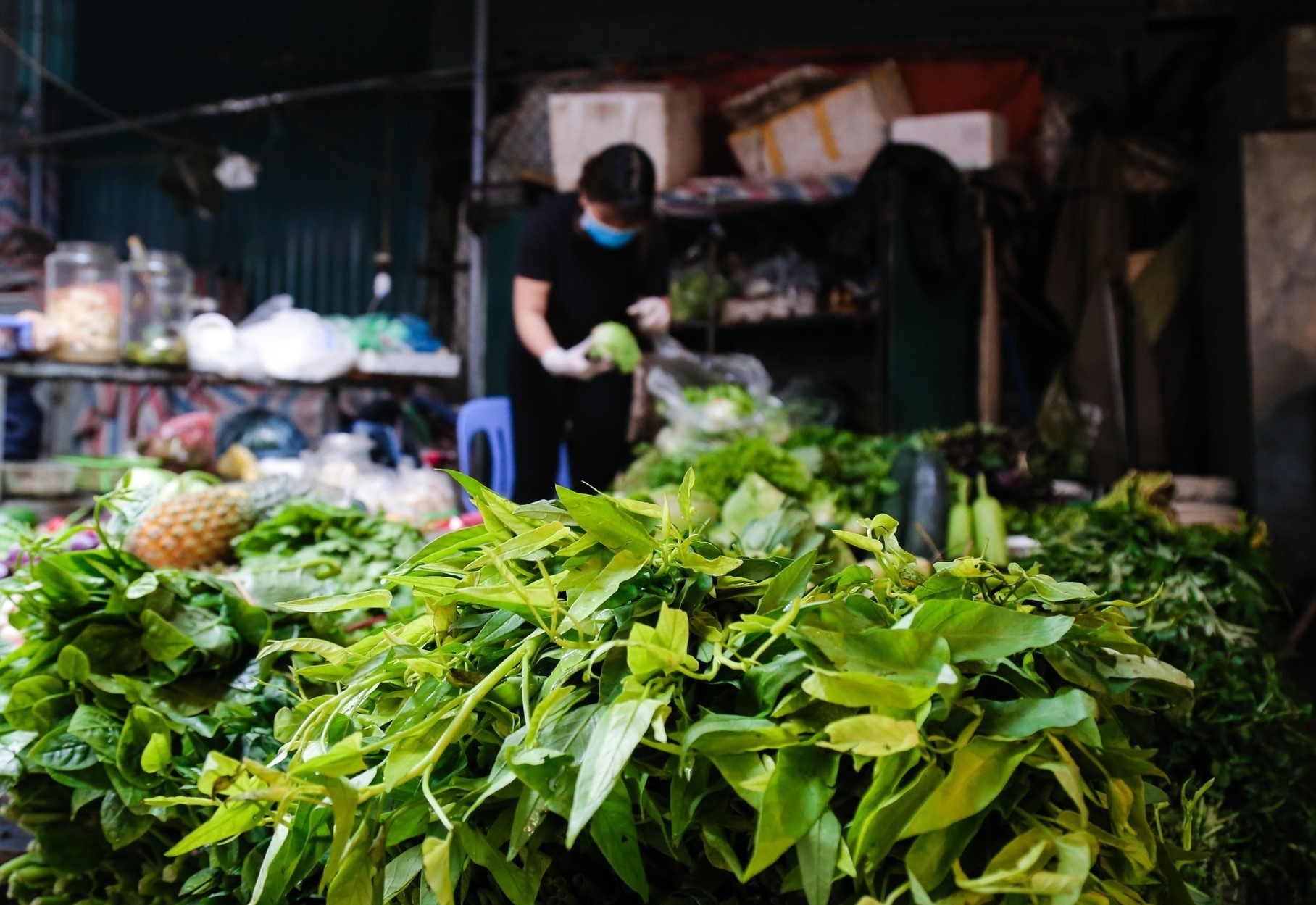 TP.HCM thieu 1.500 tan rau cu va 400.000 qua trung moi ngay hinh anh