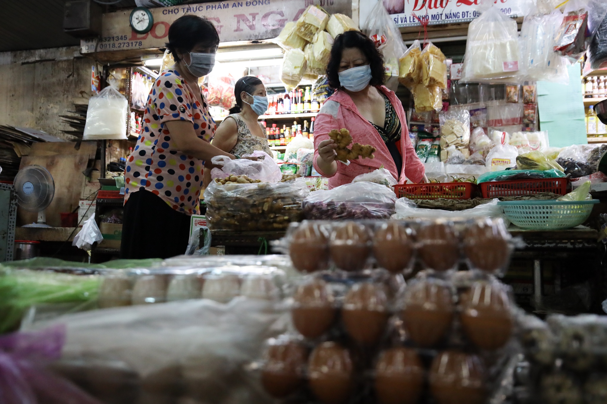 Them 14 cho o TP.HCM hoat dong tro lai hinh anh