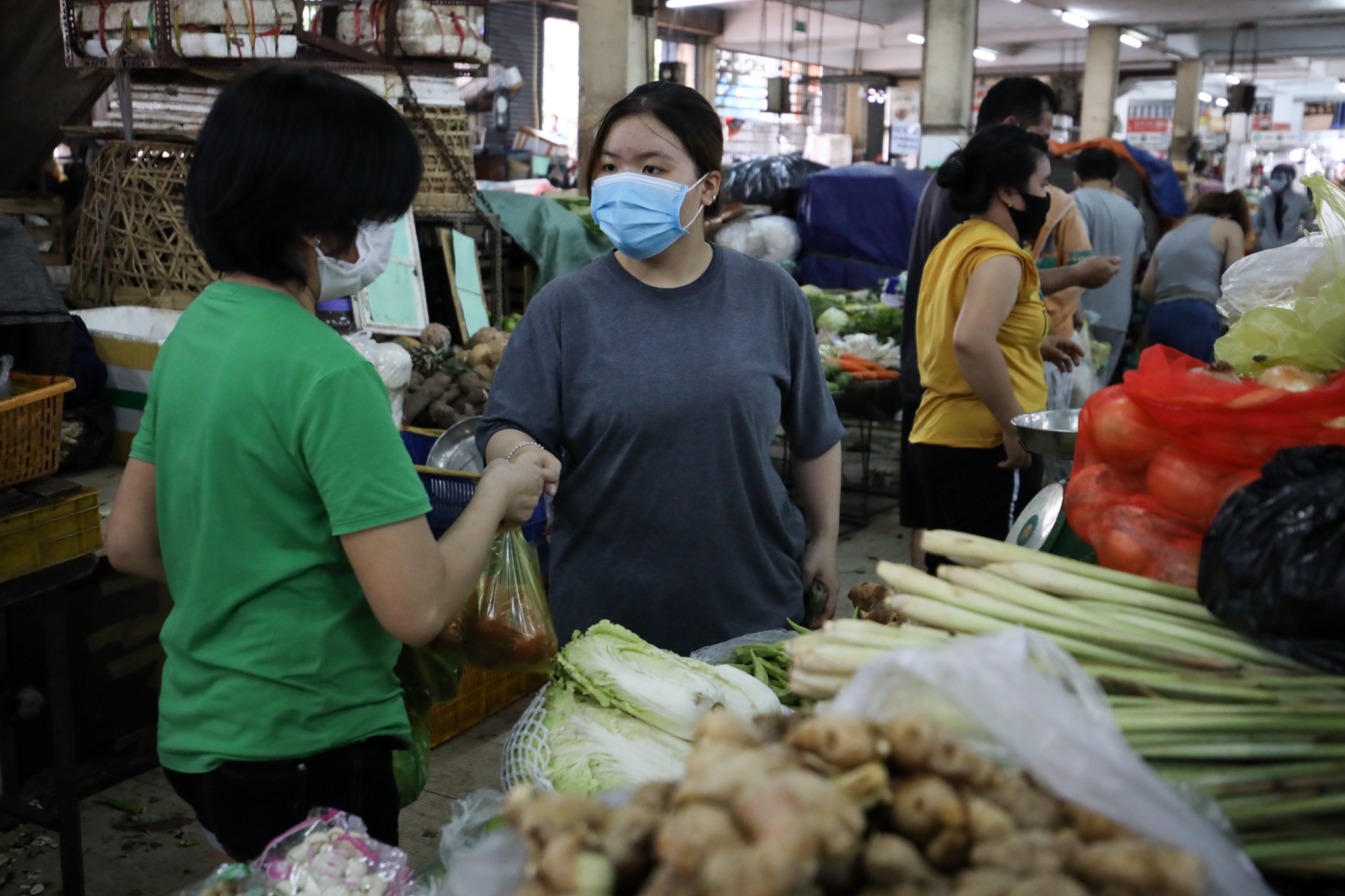 Nguoi dan TP.HCM se duoc phat 10-15 the di cho trong 30 ngay hinh anh