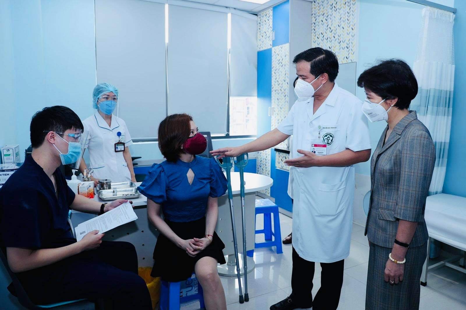 nguoi khuyet tat tiem vaccine anh 5